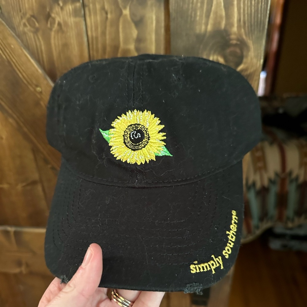 New never worn simply southern hat